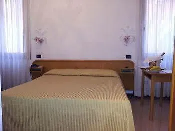 Hotel Gorizia A La Valigia Venedik