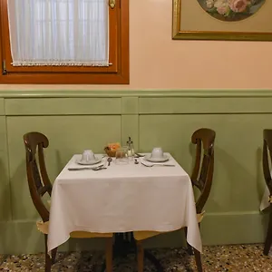 Palazzo Cendon Piano Antico *** Венеция